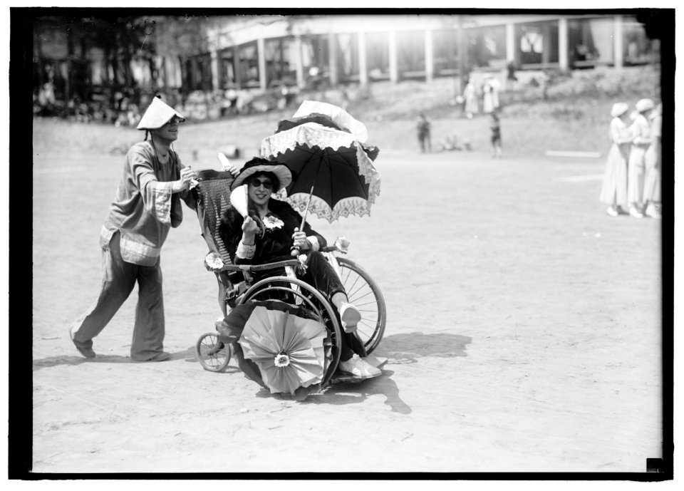 FOURTH OF JULY. SCENES IN CELEBRATION AT WALTER REED LCCN2016870172