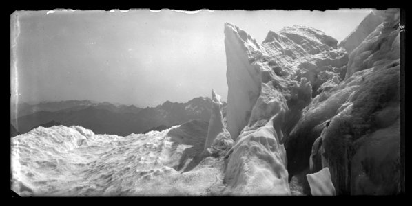 FRAC31555 67Fi132 - -Pyrénées. Montagnes-