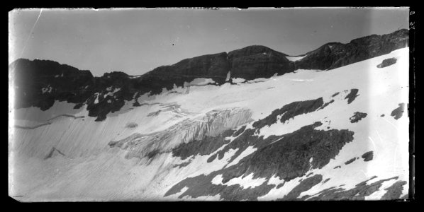 FRAC31555 67Fi136 - -Pyrénées. Montagnes-