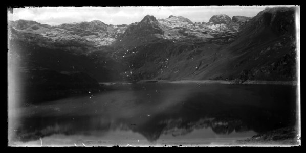 FRAC31555 67Fi147 - -Pyrénées. Lac et montagnes-