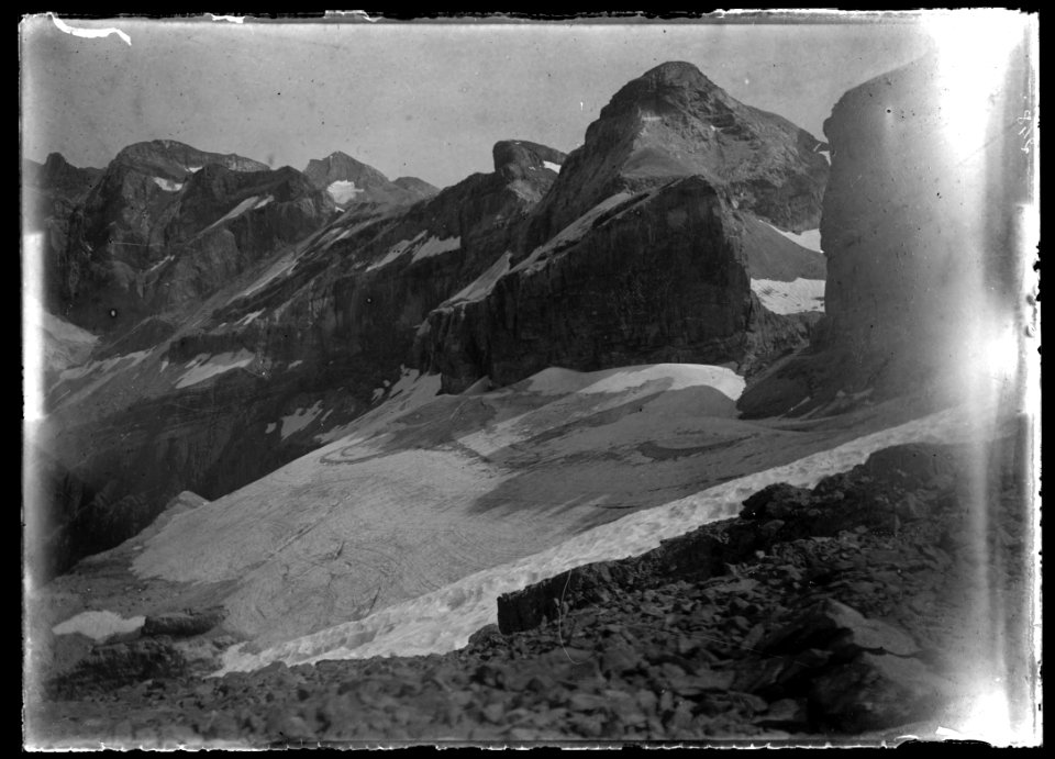 FRAC31555 67Fi69 - -Pyrénées. Montagnes-