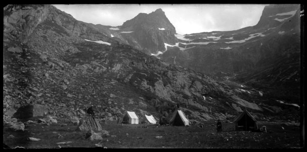 FRAC31555 67Fi108 - -Pyrénées. Campement-