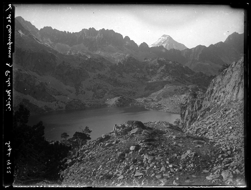 FRAC31555 67Fi13 - Pyrénées. Lac du Campana et Pic du Midi