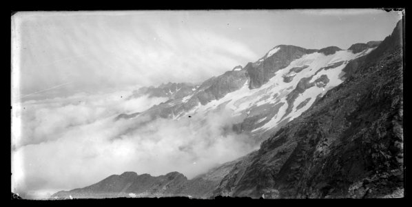 FRAC31555 67Fi133 - -Pyrénées. Montagnes-