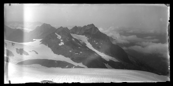 FRAC31555 67Fi135 - -Pyrénées. Montagnes-