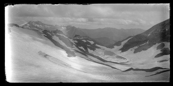 FRAC31555 67Fi139 - -Pyrénées. Montagnes-