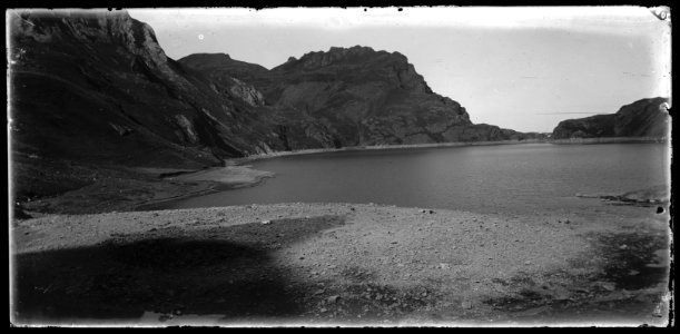 FRAC31555 67Fi146 - -Pyrénées. Lac et montagnes-