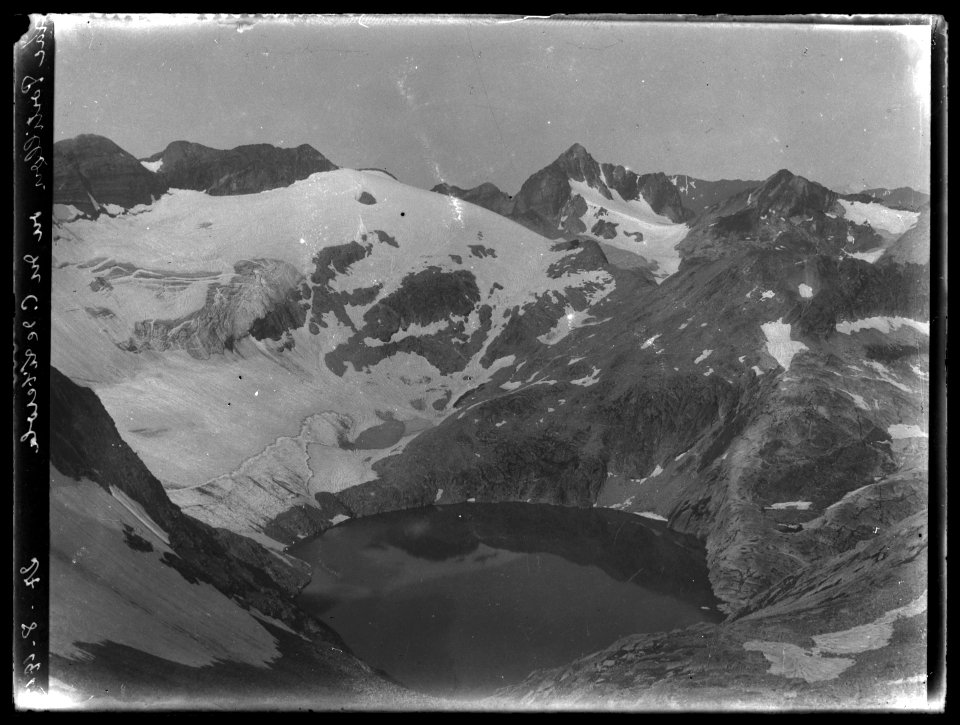 FRAC31555 67Fi24 - Pyrénées. Lac du Portilllon