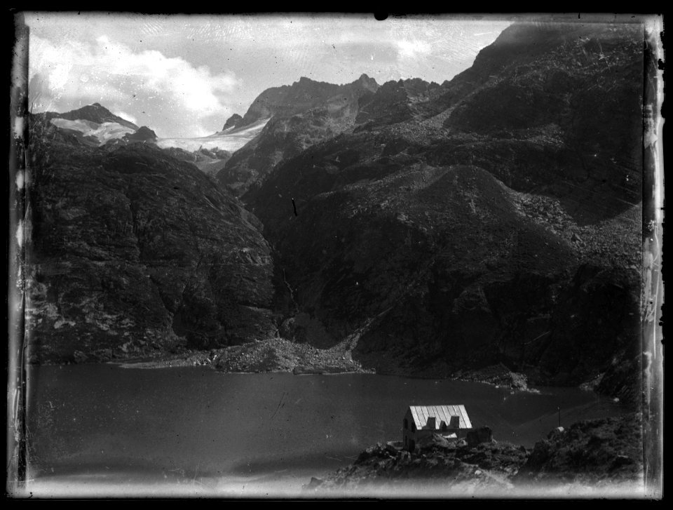 FRAC31555 67Fi31 - -Pyrénées. Vallée du Louron. Loudenvielle. Lac de Caillaouas-