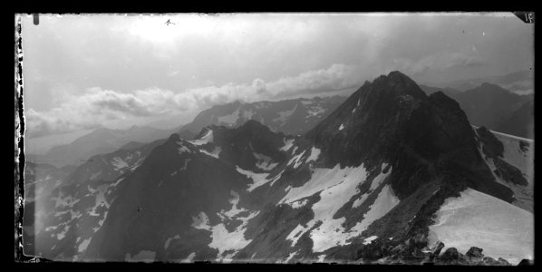 FRAC31555 67Fi123 - -Pyrénées. Montagnes-