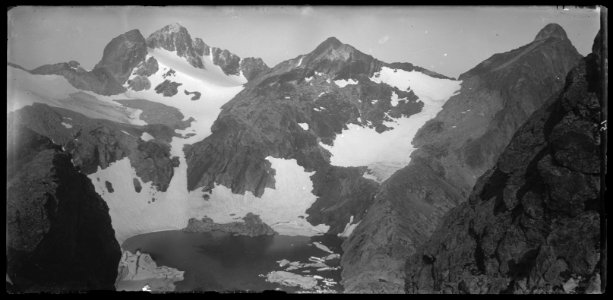 FRAC31555 67Fi95 - -Pyrénées. Massif du Luchonnais-