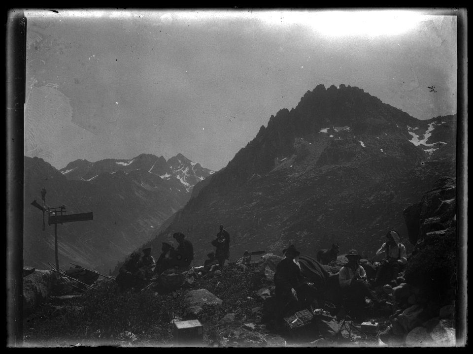 FRAC31555 67Fi30 - -Pyrénées. Groupe de montagnards-