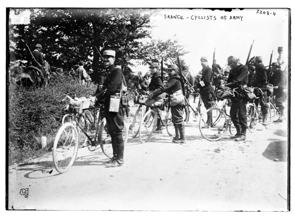 France - Cyclists of Army LCCN2014697181