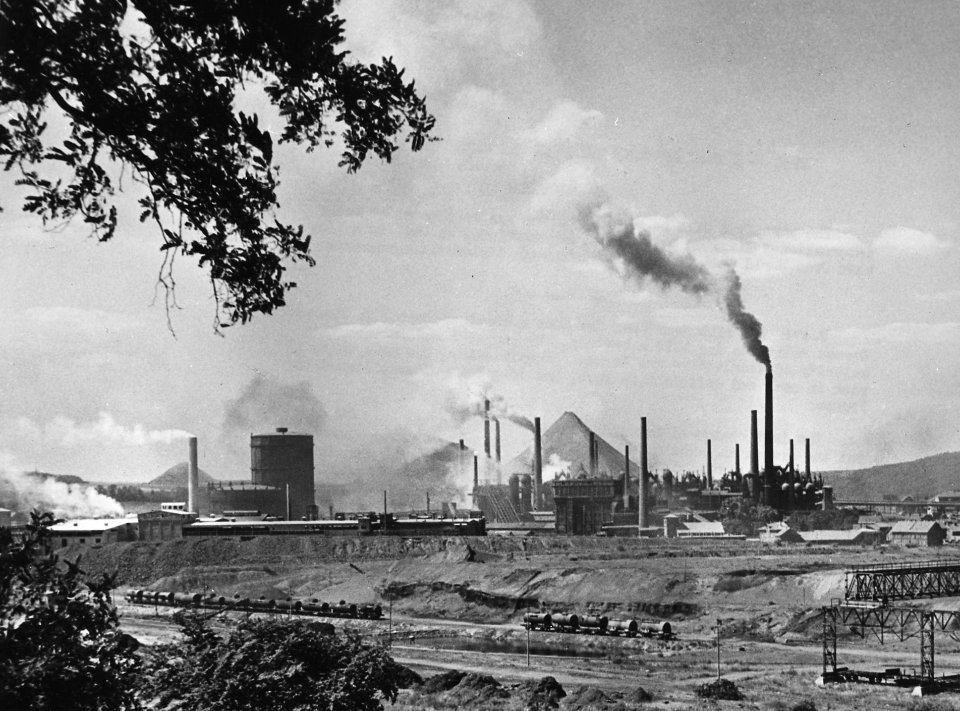 France. Shown here is the Voelklingen Iron and Steel Works, largest steel mill in the Saar. In addition to numerous... - NARA - 541686 (rotated)