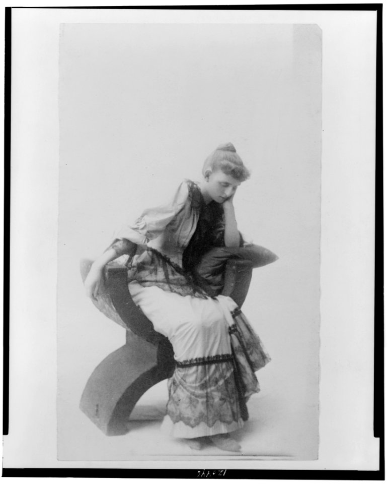 Frances Benjamin Johnston, full-length portrait, seated, facing left, looking downward, resting her head on her left hand LCCN98506468