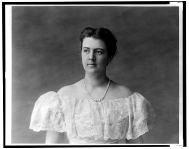 Frances F. Cleveland, head-and-shoulders portrait, facing left LCCN2002695293