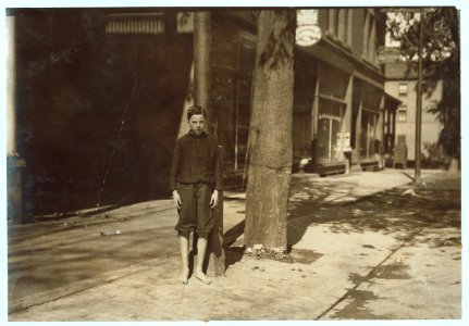 Francis Manning, 406 Main St., Palmer Mass. Said he was 11 years old and 'helps' Arthur Phaneuf in Palmer Carpet Factory during vacation. 'I take off the cobs and put on empty spools. I do LOC nclc.04767