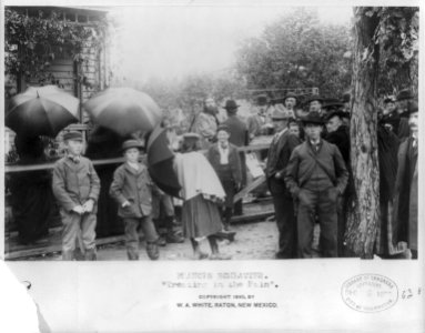Francis Schlatter (faith healer) serving free lunch in rain, Denver LCCN2007678558