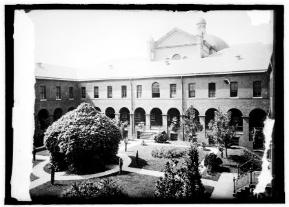 Franciscan Mission, Brookland courtyard LCCN2016821335