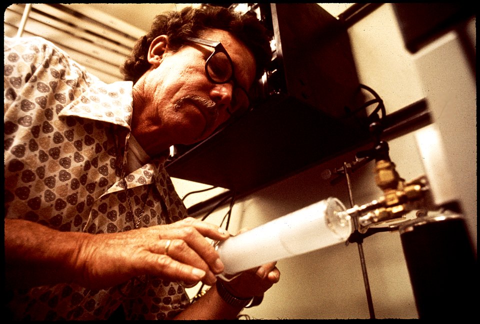 FRANK BURLESON, STAFF RESEARCH ASSOCIATE AT STATEWIDE AIR POLLUTION RESEARCH CENTER, MEASURING - NARA - 542664