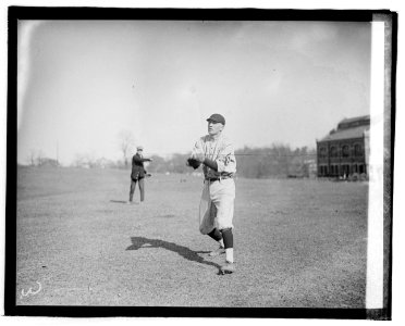Frank Lyons, CU, 1920 LCCN2016827687