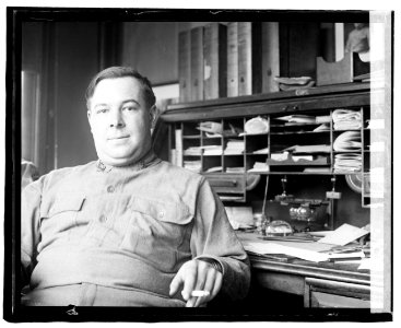 Frank Stowell LCCN2016819563