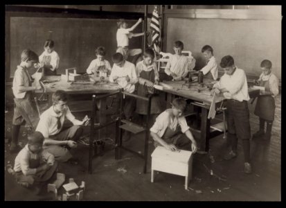 Franklin (Chicago) summer open air school, 1917, manual training class - Burke & Atwell, Chgo. LCCN2006683708