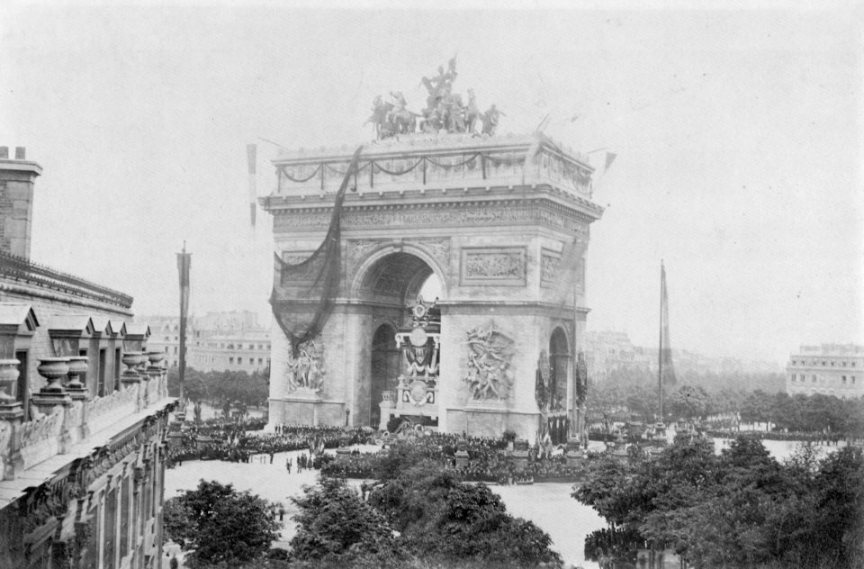 Französischer Photograph um 1885 - Das Begräbnis Victor Hugos am 1. Juni 1885 (Zeno Fotografie)