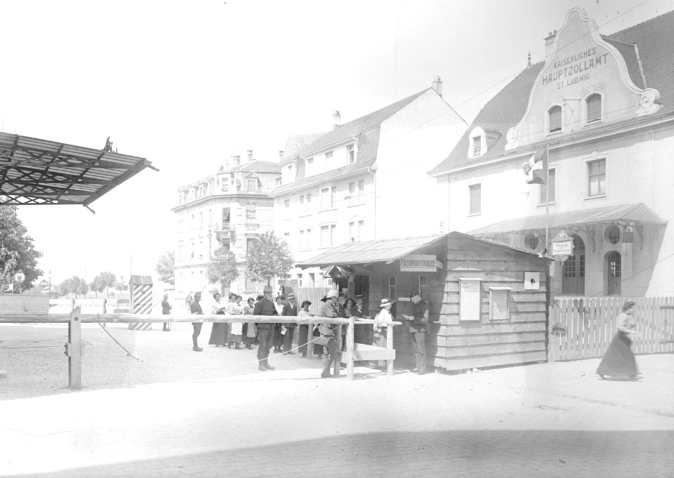 Grenz- und Zollkontrolle Basel - St. Ludwig Passkontrolle von Zivilisten - CH-BAR - 3239938