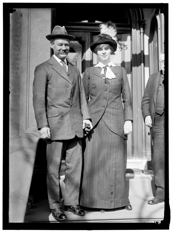 GRENFELL, SIR WILFRED, M.D. MISSIONARY IN LABRADOR. DR. AND MRS. GRENFELL LCCN2016865060