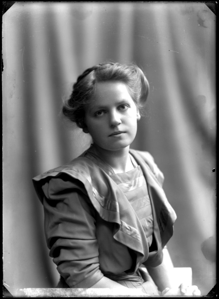 Greta Almroth, porträtt - SMV - GA034