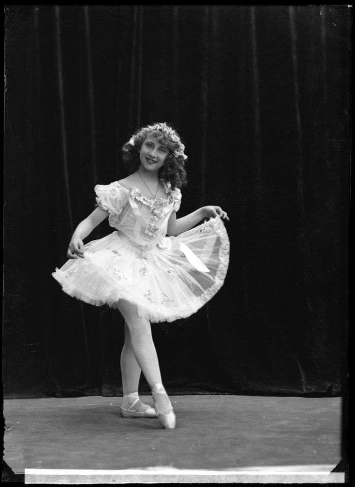 Greta Strandin in Balettdivertissement at Kungliga Operan 1910 - SMV - NS091