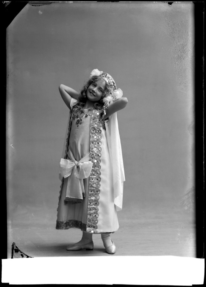Greta Strandin in Den glada änkan som varietédiva at Djurgårdsteatern 1907 - SMV - NS085