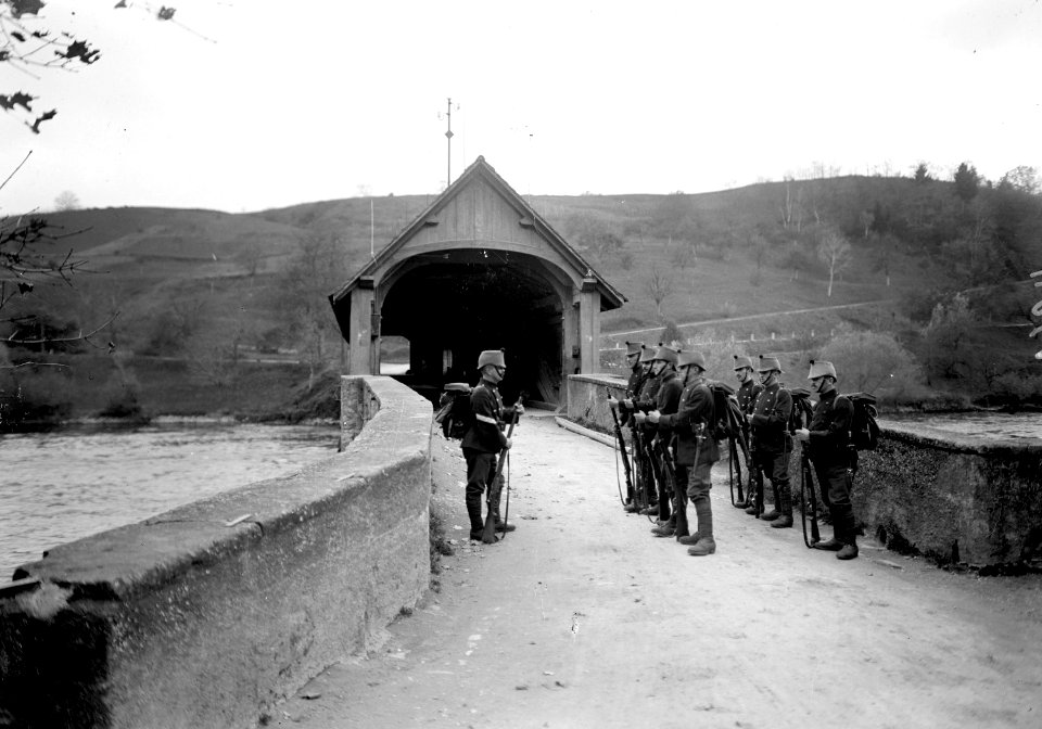 Grenzwachtposten an der Brücke in Rheinau - CH-BAR - 3240978