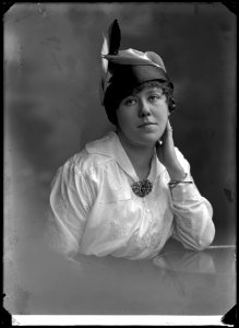 Greta Söderman, opera singer, portrait 1915 - SMV - GS133