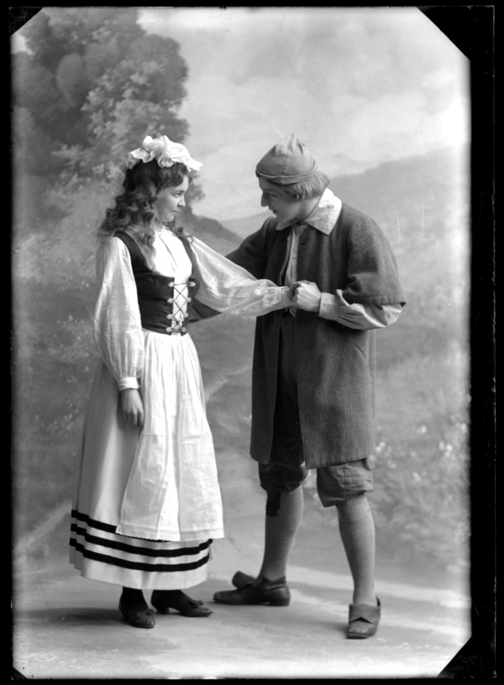 Greta Strindberg and Ivar Kåge in Lycko-Pers resa at Östermalmsteatern 1907 - SMV - GK059