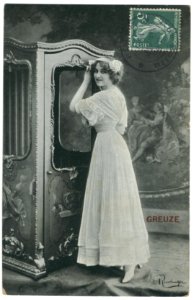 GREUZE, Lilian Lorraine. Photo Reutlinger