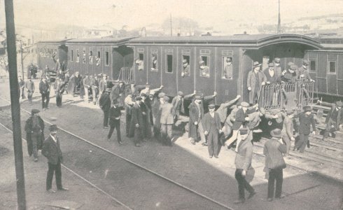 Grevistas em Campolide - Ilustracao Portuguesa 414 1914 photo