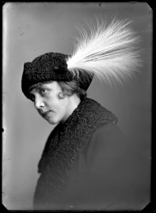 Greta Söderman, opera singer, portrait 1915 - SMV - GS134