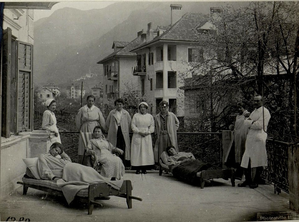 Gries bei Bozen. Reservespital und Erholungsheim für weibliche Hilfskräfte und Armee-Schwestern. (Pension Monsejour) (BildID 15641441)