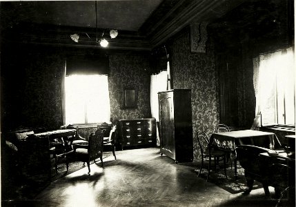 Gries-Bozen, Wohnzimmer des Generalstabschefs Oberst Putz (BildID 15419436)