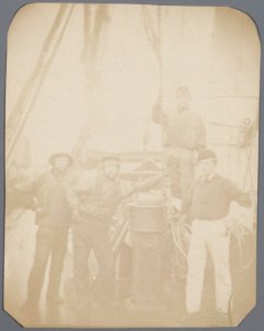 Groepsportret van vier matrozen aan boord van het fregat Prins Maurits (max res) photo