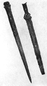 Griffzungenschwerter aus Dönstedt und Magdeburg (52 und 46 cm lang)