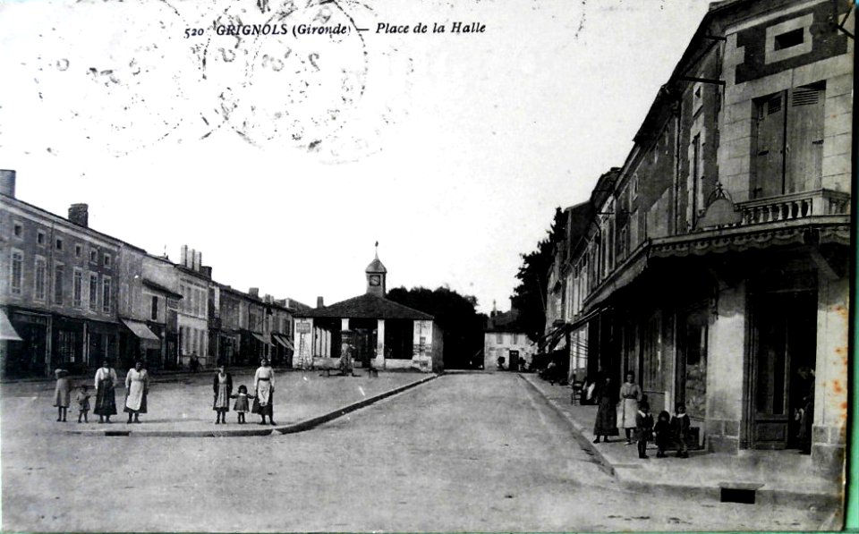 Grignols - Place de la Halle 5