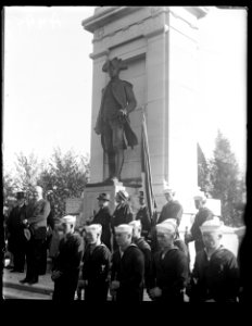 Group at John Paul Jones Memorial, Washington, D.C. LCCN2016891771