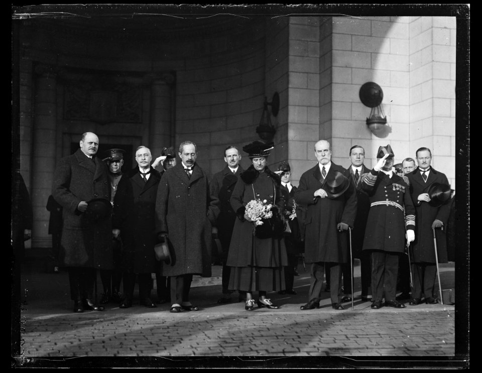 Group at Union Station; Charles Evans Hughes 4th from right. Washington, D.C. LCCN2016890875