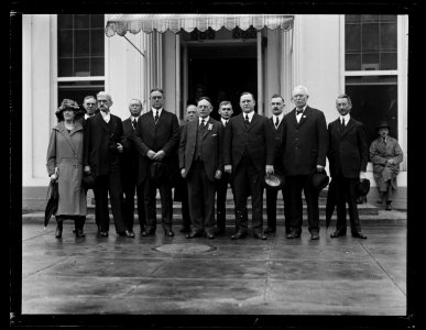 Group at White House, Washington, D.C. LCCN2016890830