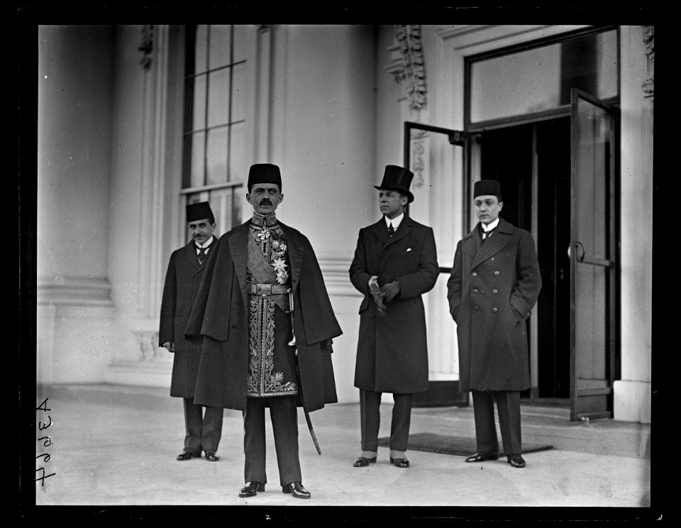 Group at White House, Washington, D.C. LCCN2016890925