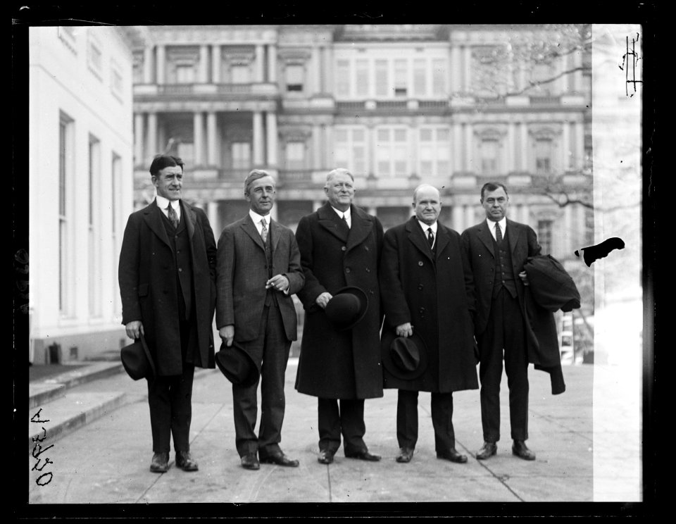 Group at White House, Washington, D.C. LCCN2016891125