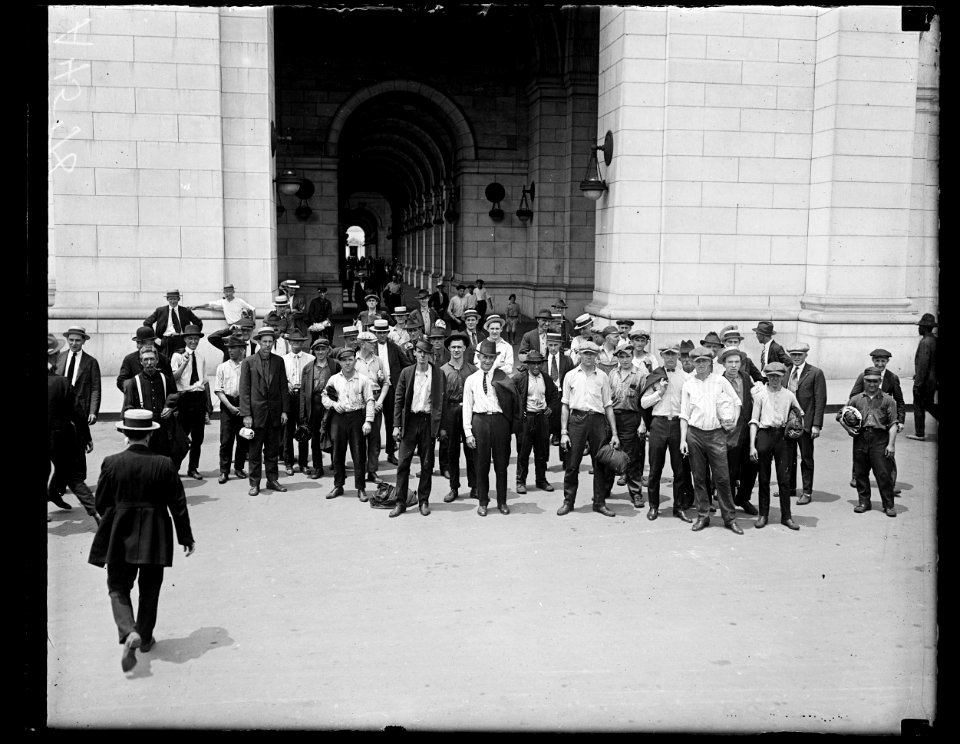 Group at Union Station, Washington, D.C. LCCN2016891521